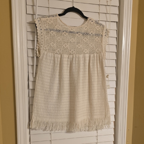 Cream Ruffled Lace Blouse with V-Neck - Picture 5 of 10